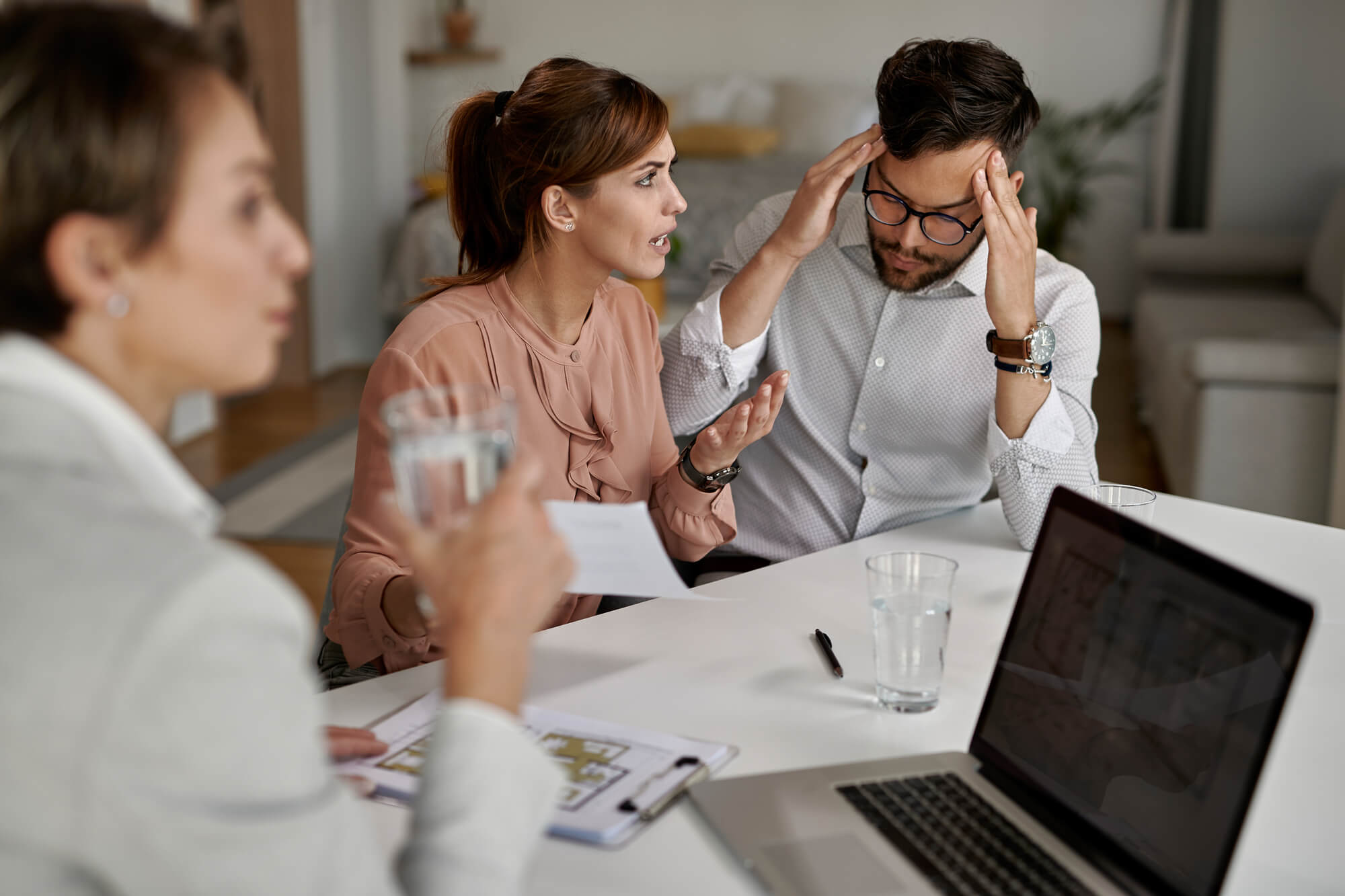 conflitos leis de condomínio